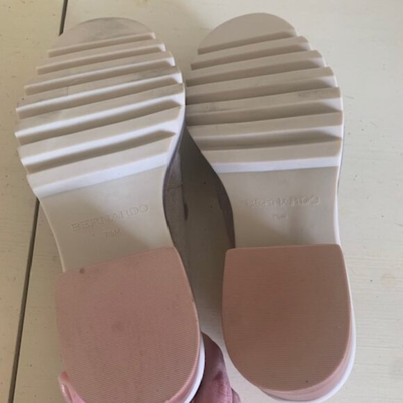 Bernardo Heels | Bernardo SA42J Selma Suede Leather Beige Stacked Block 1.75” He - Picture 8 of 9